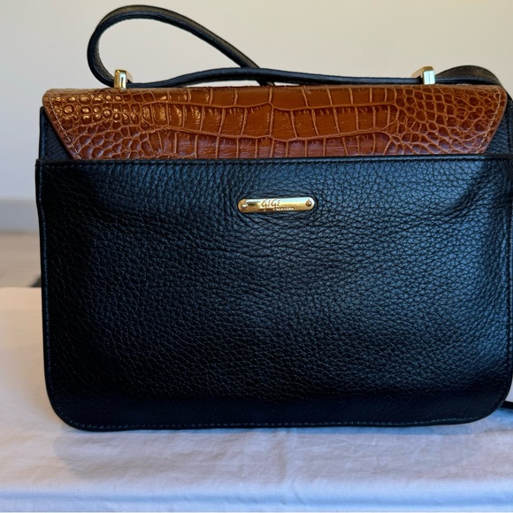 Gigi New York Abigail crossbody. Very lightly used with no wear. - Picture 7 of 13